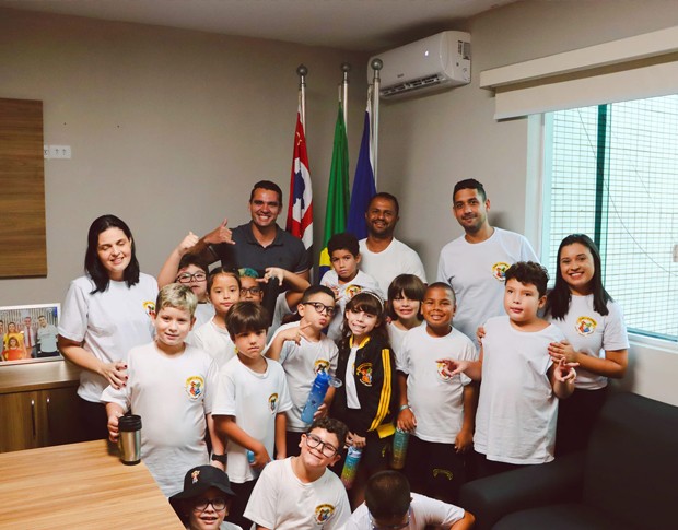 VISITA DOS ALUNOS DO COLÉGIO 11 DE NOVEMBRO