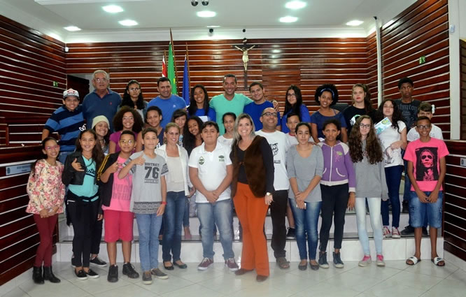Imagem da notícia: Alunos da E.E. Jose Carlos Braga participam do Projeto " Visita ao Legislativo"