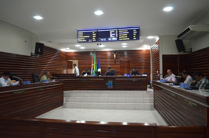 Imagem da notícia: Câmara aprova 10 requerimentos e apresenta 47 indicações 