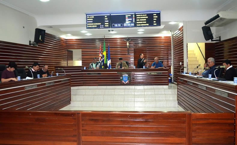 Imagem da notícia: Câmara aprova mudanças no orçamento e moções de aplausos