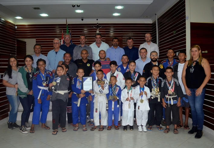 Imagem da notícia: Projeto Resgate é homenageado na Câmara Municipal