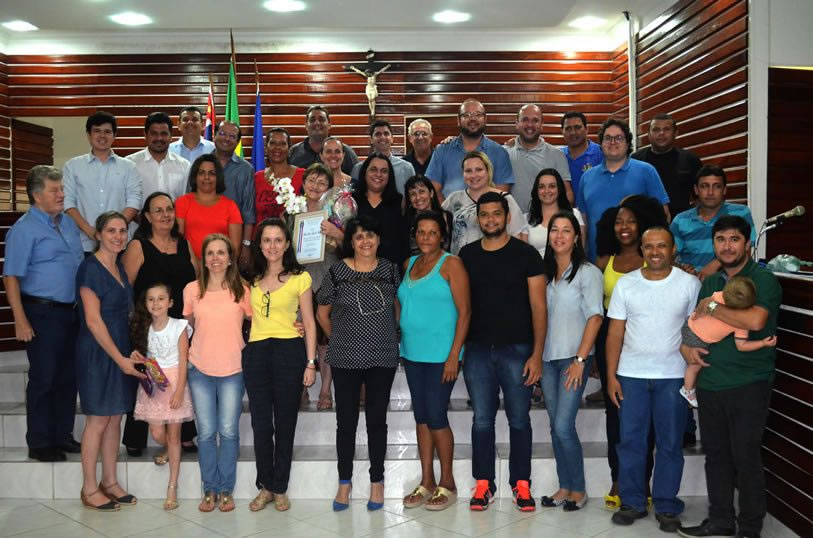 Imagem da notícia: Recém-aposentada, Dra. Iloma é homenageada