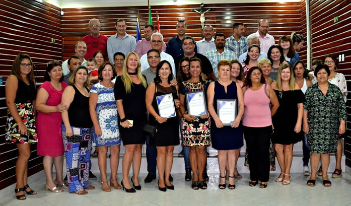 Imagem da notícia: Servidoras públicas recebem homenagem na Câmara Municipal de Itanhaém