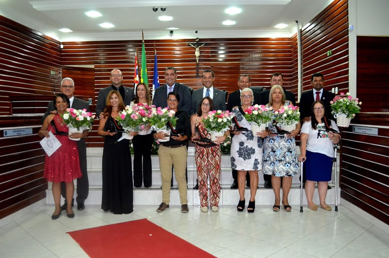 Imagem da notícia:  Sessão Solene “Dia Internacional da Mulher” é marcada por lindas e emocionantes homenagens