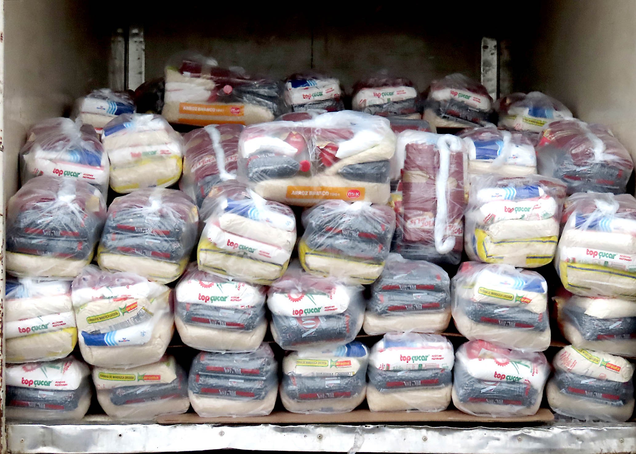 Imagem da notícia: Vereadores doam 5 toneladas de alimentos