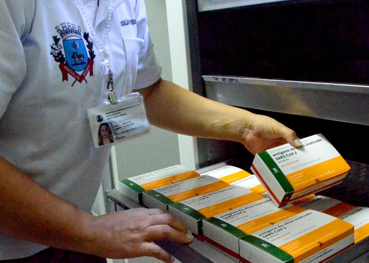 Imagem da notícia: Itanhaém inicia vacinação contra Covid-19 em idosos acima de 90 anos