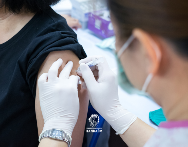 Imagem da notícia: Saúde antecipa vacinação contra a gripe para novos grupos; saiba mais 